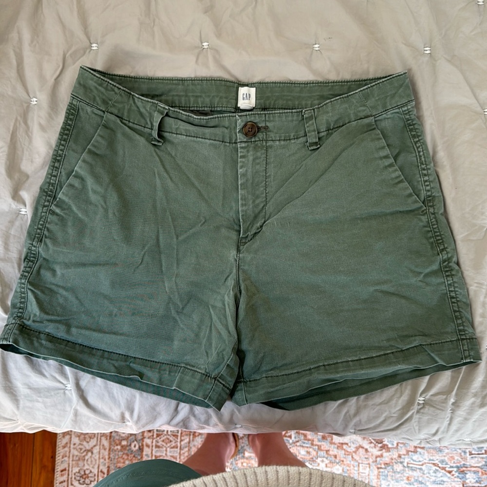 GAP green Chino shorts 5” inseam